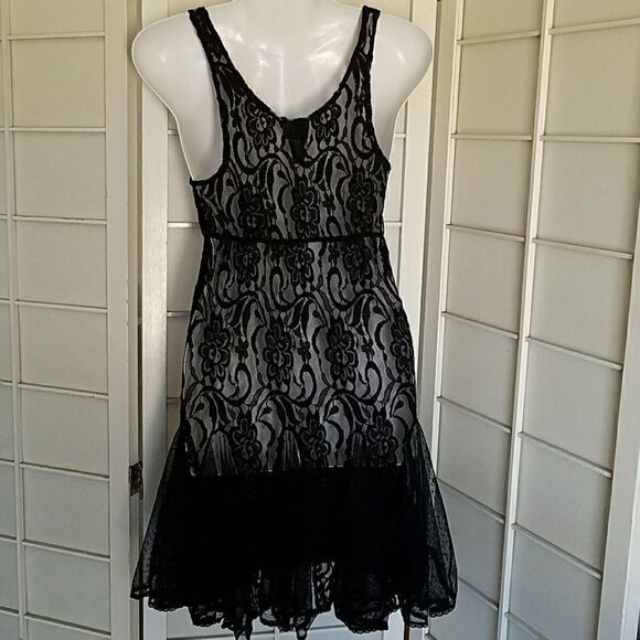 Gorgeous Lace Tunic Top - Picture 2 of 4